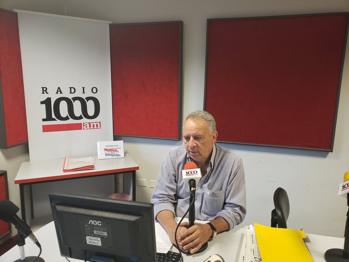 1000_am's tweet photo. ¡Noche de sábado, noche de #RetroTotal! Peti Domínguez te acompaña hasta las 21:00 con un viaje en el recuerdo. #1000am 📻🎙 https://t.co/rUVRLwAtjS
