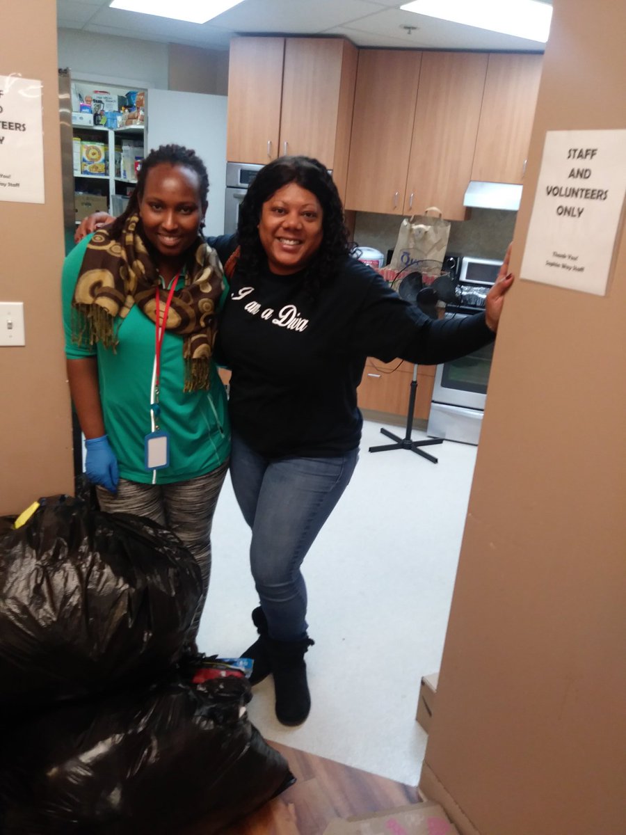 dignityfordivas's tweet photo. Sock Drop!!!

Stop by @the_sophia_way day center to visit and deliver 1,000 pair if NEW socks
Thank you again to everyone who donated toward our 3rd Annual sock drive🙌

#sockdrive#10for10sockdrive#sockdrop
#sophiaway#dignityfordivas#dignity
#bellevue#eastside#comdort
#warmtoes https://t.co/YuMdneNdbT