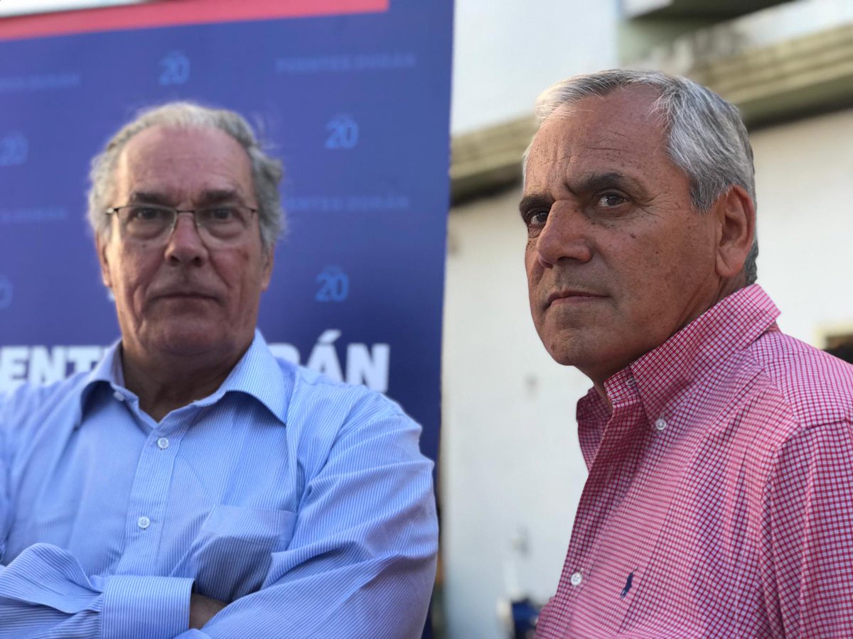 TIRANDO1010's tweet photo. #NacionalVotaEnTirando | José Fuentes y Daniel Turcatti de la @Lista20Nacional en las afueras del #GranParqueCentral a menos de una hora del desenlace de la elección. https://t.co/F9IlxbRkVe