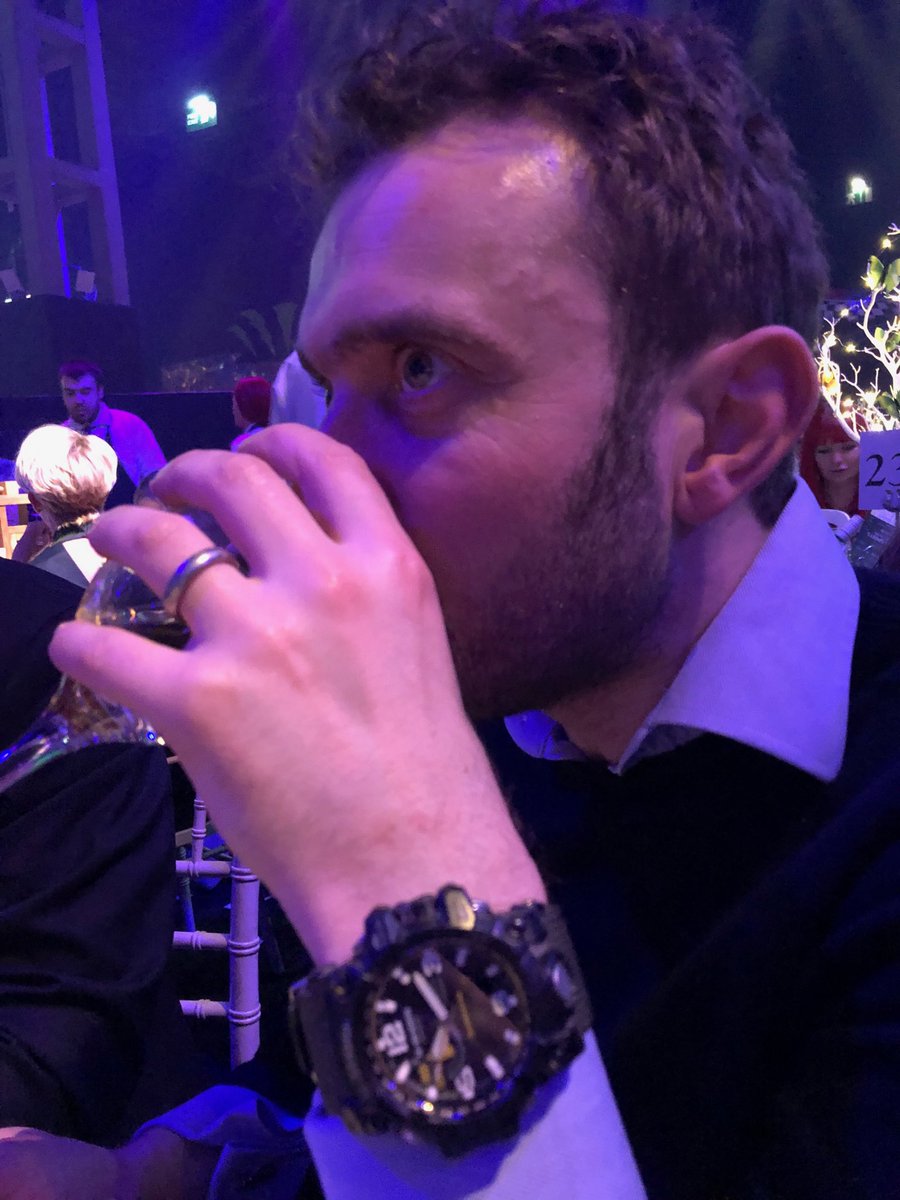 simonwood72's tweet photo. Sleeves up knees up. #necxmas18 https://t.co/z0985qXqRl