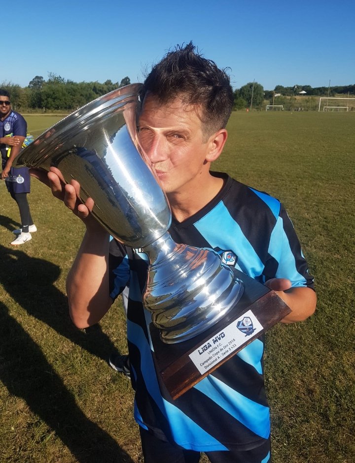 ElUnionFC's tweet photo. La banda disfrutando del más dulce tercer tiempo en la @LIGA_MVD 🏆 https://t.co/y09L4P8nx9