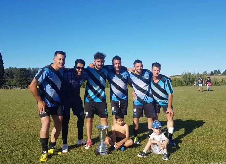 ElUnionFC's tweet photo. La banda disfrutando del más dulce tercer tiempo en la @LIGA_MVD 🏆 https://t.co/y09L4P8nx9