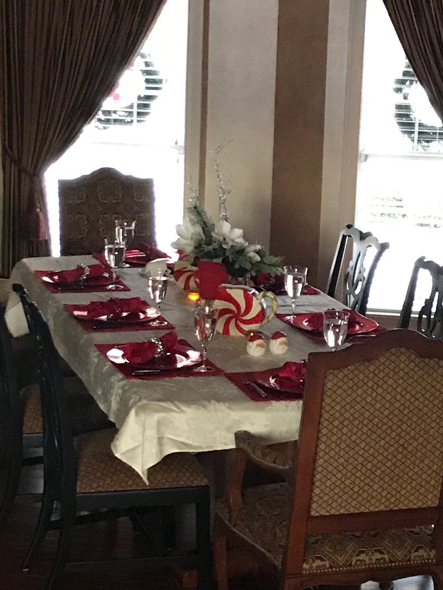 KMSpivey63's tweet photo. We have decked the halls and now we are looking forward to Hosting the Spivey Christmas party tonight. https://t.co/uLhQi5dDxs