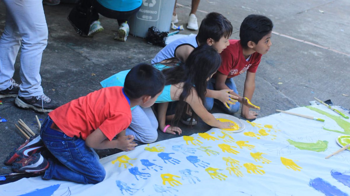 DECP_MICULTURA's tweet photo. #EnDesarrollo #ParqueInfantilDeDiversiones Así concluyeron los #talleres de #muralismo y de #añil  en #MiEspacioConviveSeguro. #MiCulturaSV #DECP https://t.co/BhjAuCyNPD