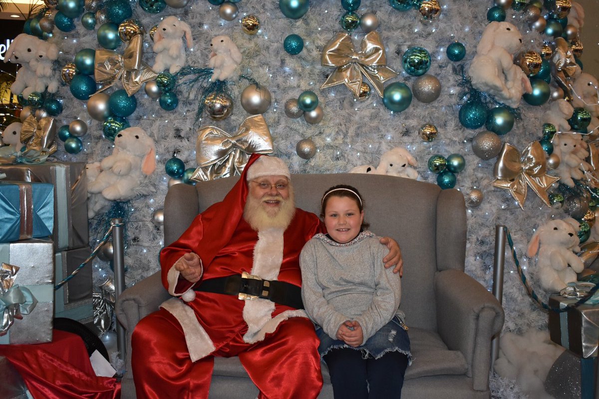¿Sabías que Papá Noel te está esperando todos los días en Portones? Hoy empieza la Navidad y lo celebramos así. #NavidadEnPortones