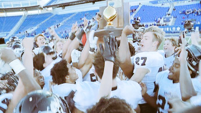 KYHighFootball's tweet photo. 🏈TEAM OF THE YEAR🏈
      
            South Warren

In just their 8th season as a program, the Spartans completed their 2nd perfect 15-0 season. Only team to beat Franklin-Simpson in their last 24 games. Only team to beat Covington Catholic since November 18, 2016. https://t.co/sNahlkAsgl