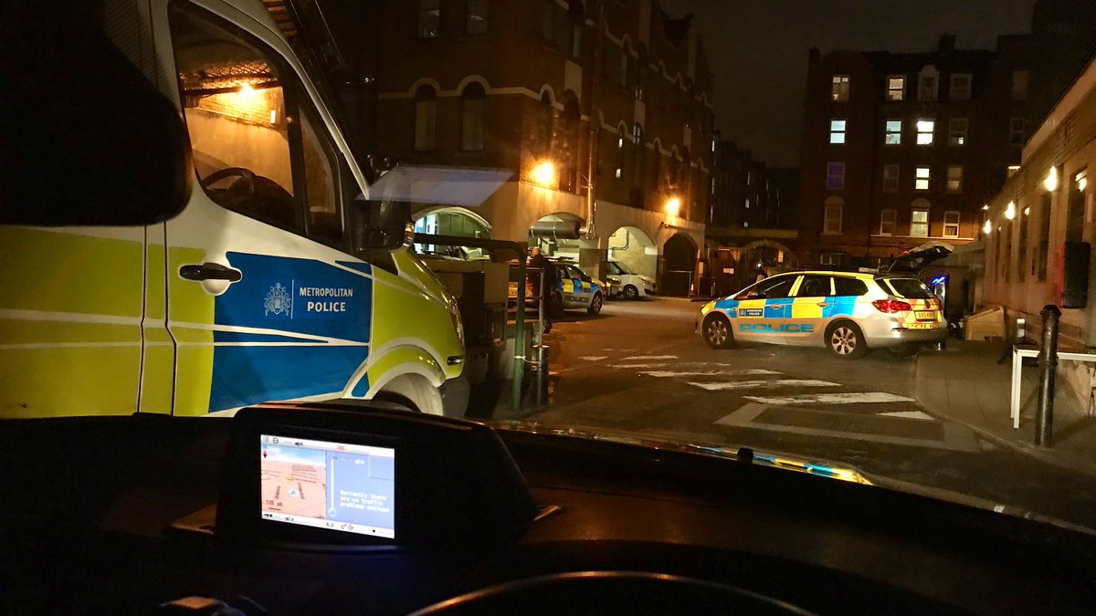 SeanHarris999's tweet image. Night shift 2/2

Fortunate to join @MPSHackney for another shift as #GDmedic

Heading out onto borough post attending night turn response briefing