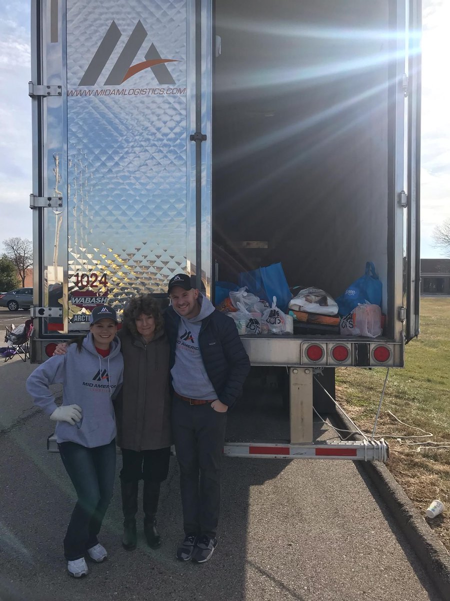 Special thanks to Linda for her donation of food today! We're open for another 30 minutes and again from 9am-5pm tomorrow at 900 South Highway Drive collecting non perishable food and household supplies for #cawildfires relief. #STL #MilesforCalifornia