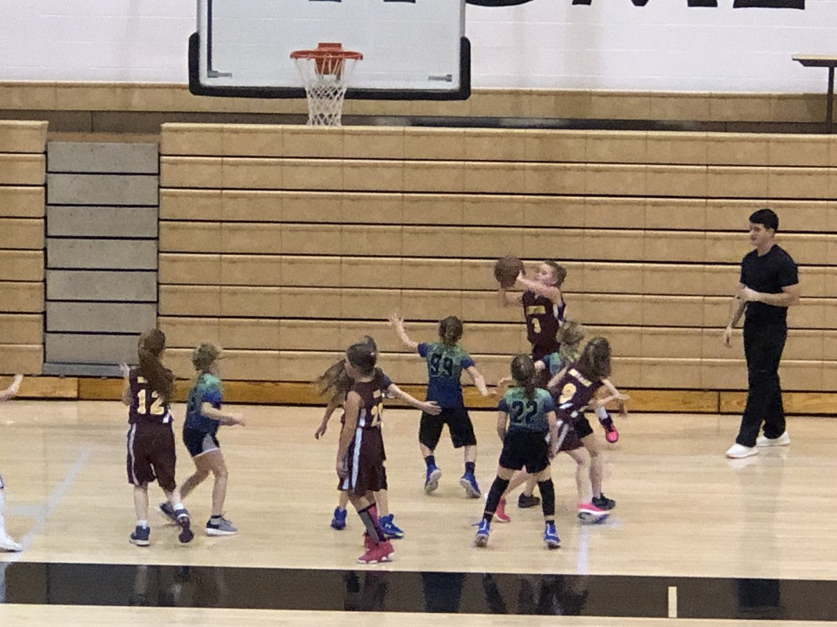 crstephens15's tweet photo. Watching a little 3rd and 4th grade basketball - future Lady Reds. #swelem #cpsreds https://t.co/HES9lD5IWn