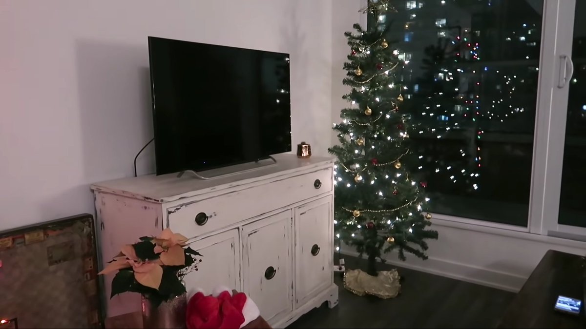 001Vyer's tweet photo. @krlstenmckenzie @sleclair09 thank you for making vlogmas ladies! I haven't had an xmas that felt like home for such a long time &amp; watching yall makes me feel like I'm at home thank you I luv you Kris &amp; Steph you ladies are absolutely fuckin amazing &amp; beautiful! ❤❤You Babe Crew https://t.co/vpJFFRipUR