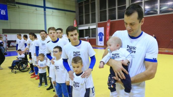 .<a href="/FutsalDinamo/">Futsal Dinamo</a> slavio u derbiju humanitarnog karaktera > bit.ly/2SCQ5Qv