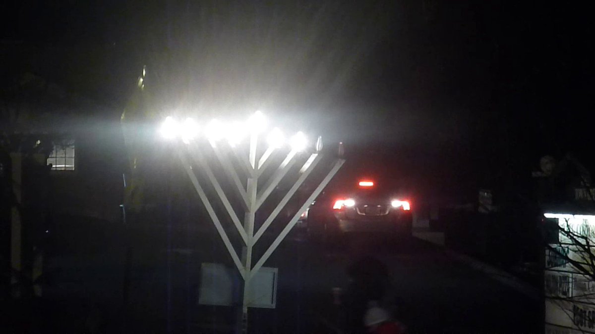 QOTDCT's tweet image. #RecentEvents: Here are some pictures taken during the Holiday Stroll in #Wilton on 12/7/2018.

(Sorry the information was wrong on the Tree Lighting Calendar!)