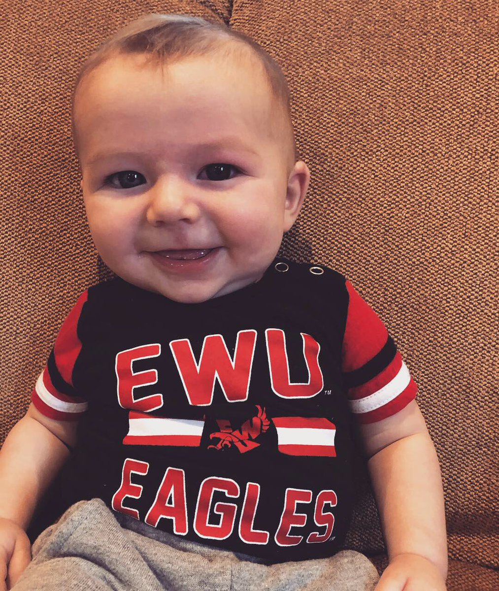 EWUEagleStore's tweet photo. It’s halftime BABY! Here’s a little cuteness to get your nerves under control! #GoEags #EagdOut #FutureEag https://t.co/Vkd8Rq2w14