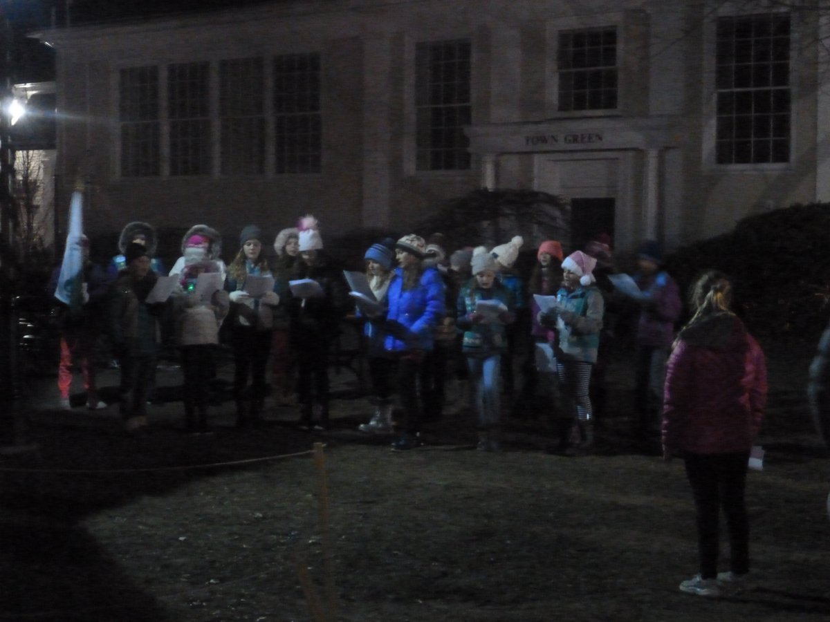QOTDCT's tweet image. #RecentEvents: Here are some pictures taken during the Holiday Stroll in #Wilton on 12/7/2018.

(Sorry the information was wrong on the Tree Lighting Calendar!)