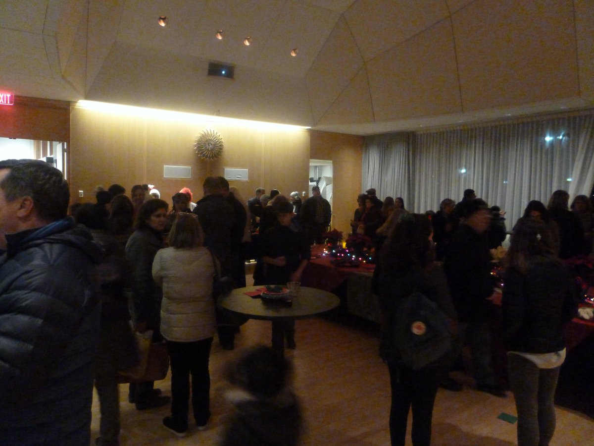 QOTDCT's tweet image. #RecentEvents: Here are some pictures taken during the Holiday Stroll in #Wilton on 12/7/2018.

(Sorry the information was wrong on the Tree Lighting Calendar!)