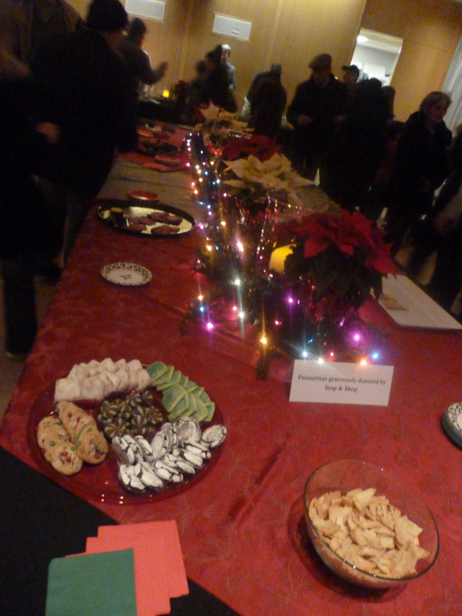 QOTDCT's tweet image. #RecentEvents: Here are some pictures taken during the Holiday Stroll in #Wilton on 12/7/2018.

(Sorry the information was wrong on the Tree Lighting Calendar!)