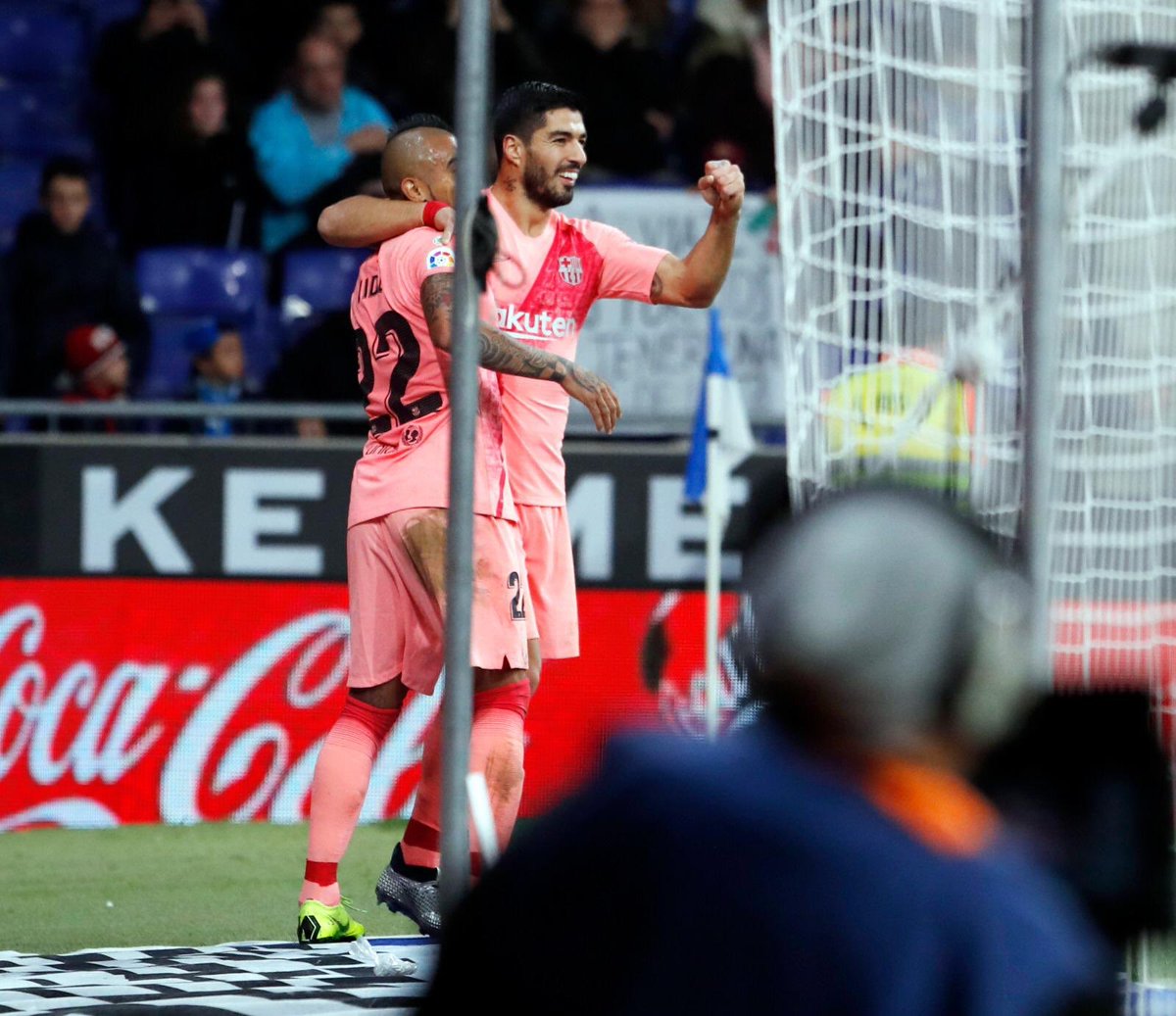 3 puntos 💪💪💪💪 VISÇA BARÇA🔴🔵

3 points 💪💪💪💪
