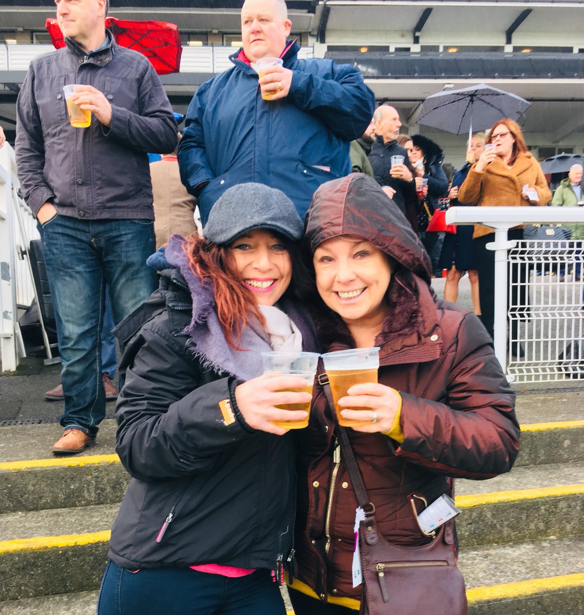 S4nd1es's tweet photo. Brilliant day out @Chepstow_Racing 
♥️🏇🏇🏇🏇🏇♥️ https://t.co/HGC5Jwlple