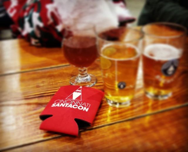JDurham67's tweet photo. das bier #cincysantacon https://t.co/evS9sb3oVl https://t.co/OQticsDSIh