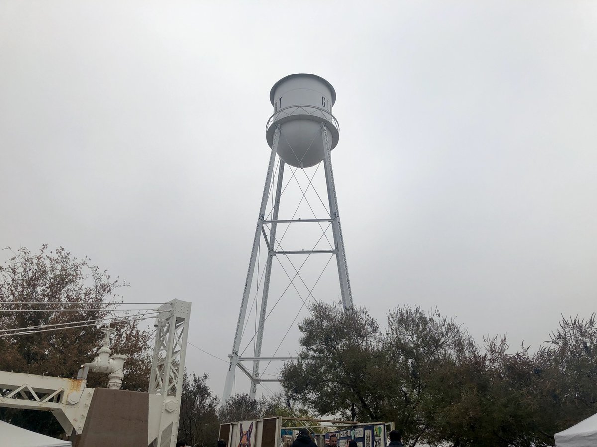 GilbertYourTown's tweet image. Tried to get a photo of the crazy fog this morning. I mist it. 😅

Show us your own photos! ⬇️
#Punny #LifeInGilbert