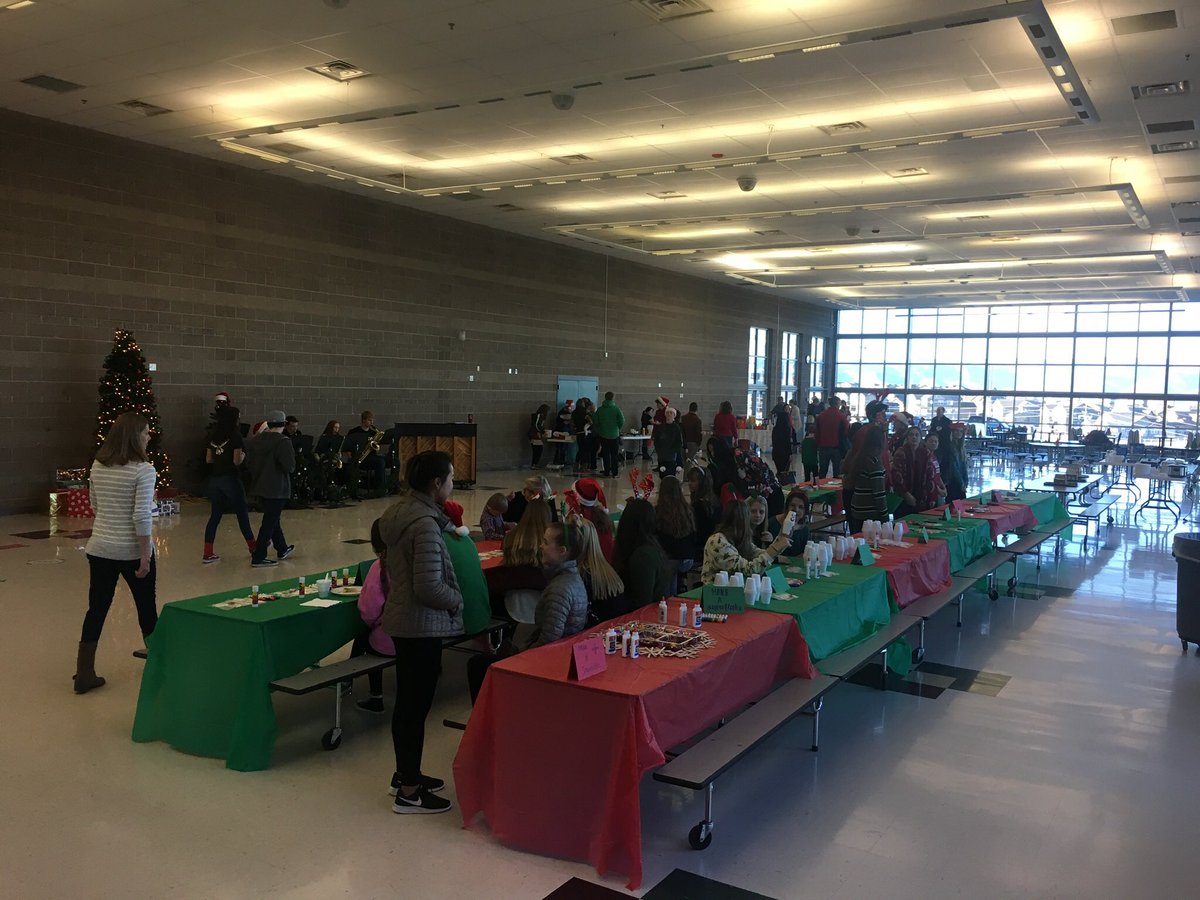 VistaFccla's tweet photo. thank you to everyone that came out for the @BandMvhs Breakfast with Santa!!! So glad we could help out and meet some amazing kids🎅🎅🎅🎅🎅🎅🎅 https://t.co/52OHk8yVru