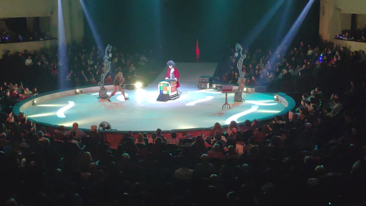 MagEdgard's tweet image. Avui gran debut del #circ de #nadal al @ColiseuPorto , molt contents i satisfets de poder viure aquesta nova gran experiència #porto #portugal #màgia #circus #happy