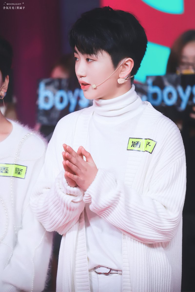 boss_mexico's tweet photo. [CANDID] 181202 #BOYSTORY

#Hanyu durante la entrevista en el Yo!Bang.

【Cr. 含氧月光丨贾涵予】

#ForU #YoBang #BOSS #BOSSMexico #JYP #NCC #JiaHanYu #涵予 #佳涵予 https://t.co/4VEkAD9qLZ