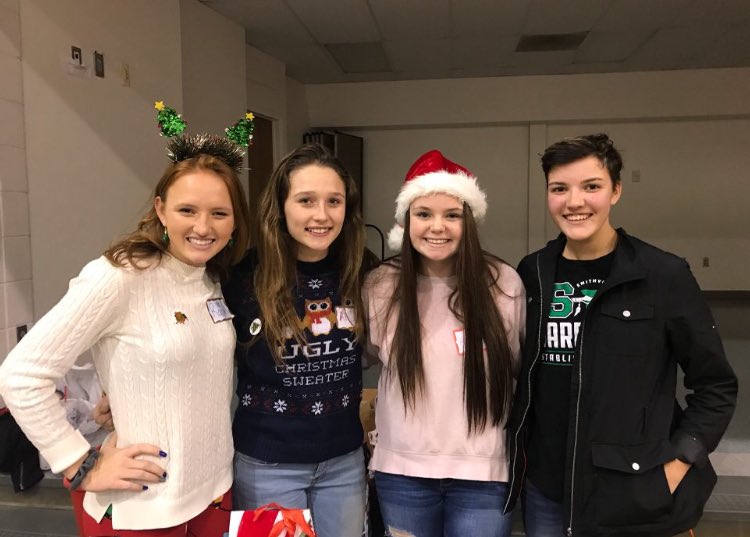 HOSAsmithville's tweet image. Last nights event went well!❤️🎄#HOSA