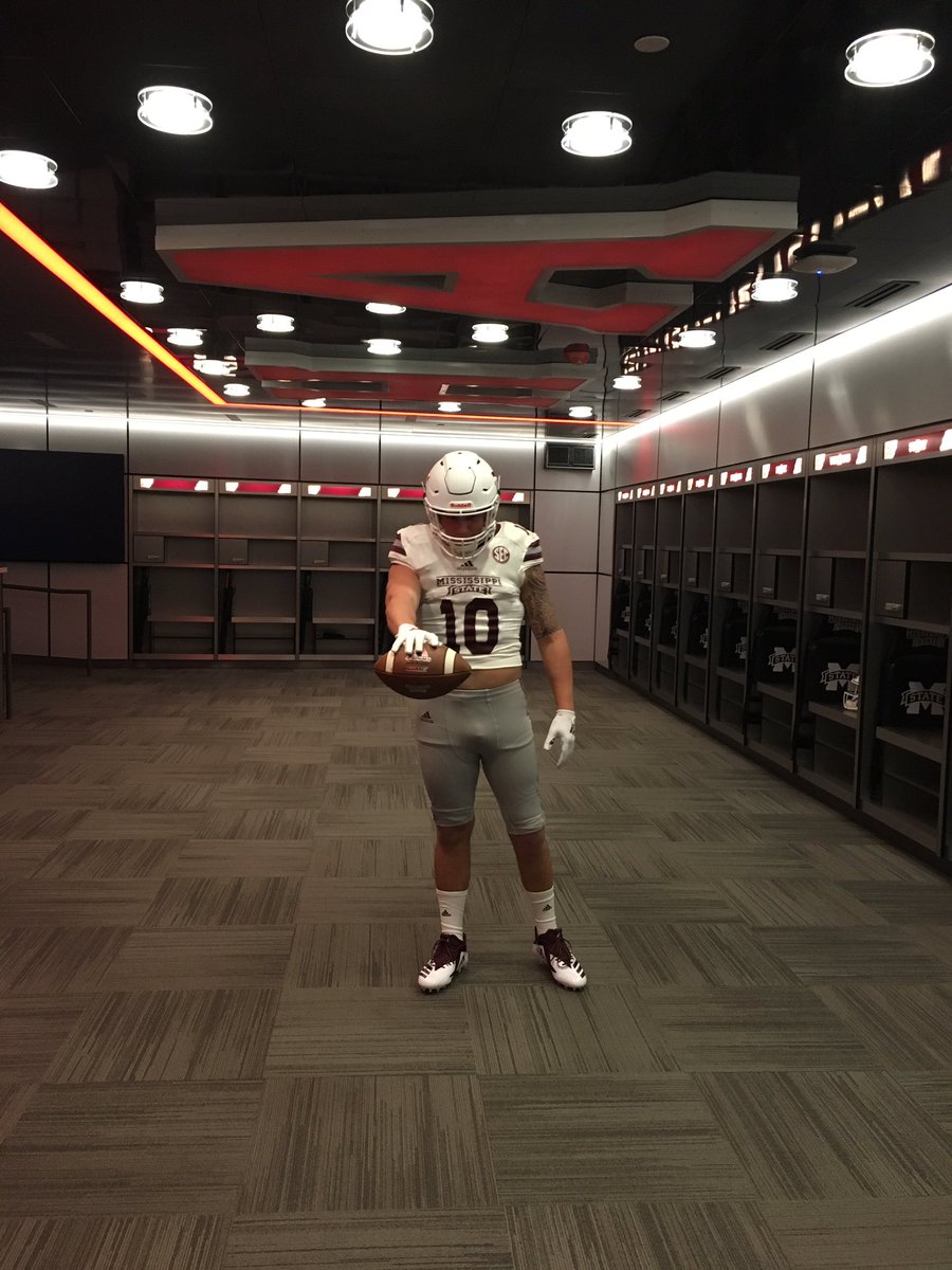 As a kid I dreamed of times like this. Now it’s time to go get it. Mississippi State OV was lit. Big thanks to everyone who made it happen! <a href="/BallCoachJoeMo/">Coach Joe Moorhead</a> @coachTemLuke <a href="/CoachBobShoop/">Bob Shoop</a>