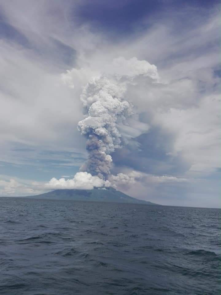 janinekrippner's tweet photo. Eruption of Manam volcano in Papua New Guinea today.
Volcano info: https://t.co/vbqhARGsF8
Photo source: https://t.co/IVBUotKKuk https://t.co/HhZfwasQ3y