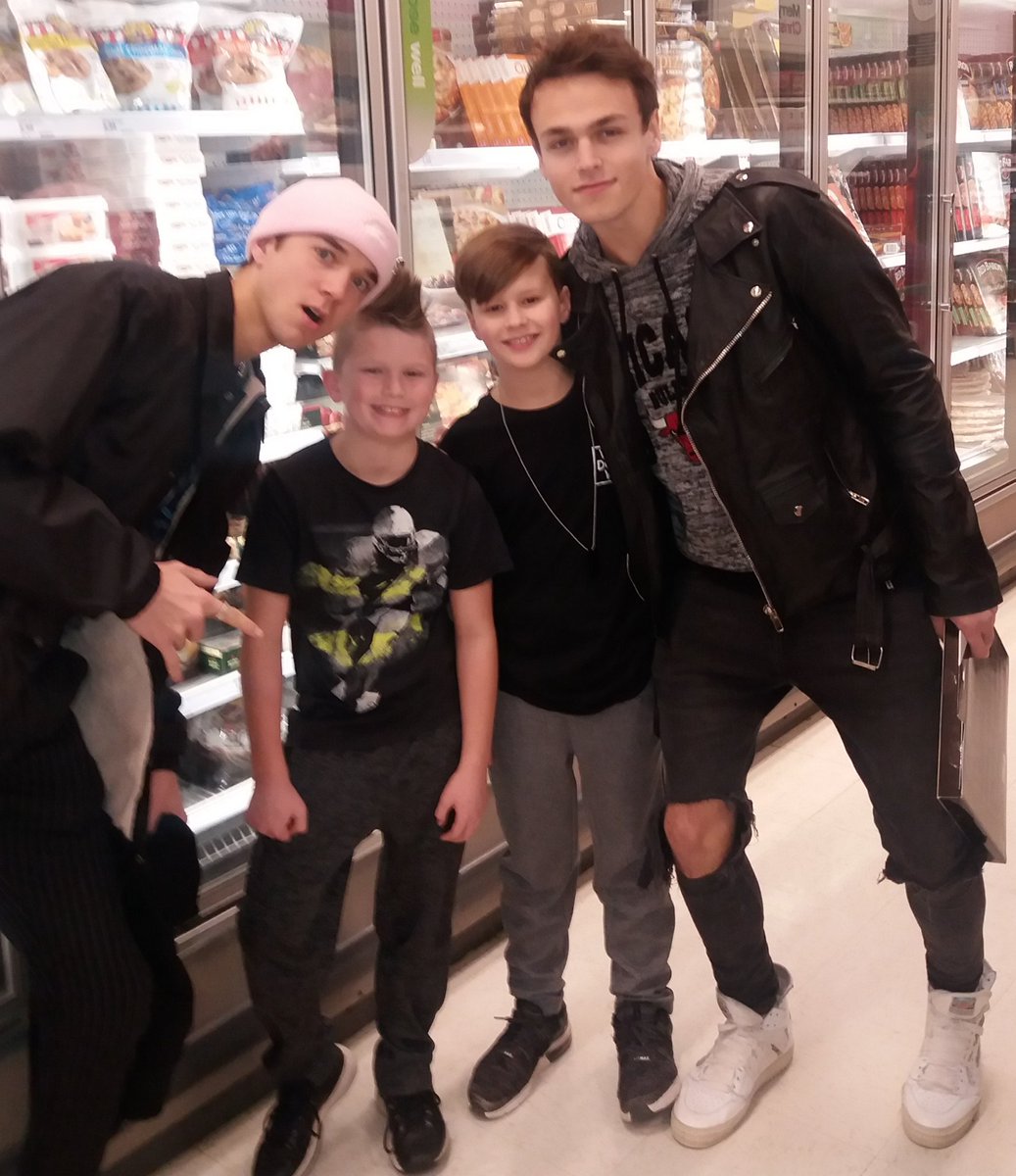 lisnpat's tweet photo. The boys ran into @JonahMarais &amp; @SeaveyDaniel before seeing them tonight @B96Chicago #JingleBash @whydontwemusic https://t.co/q7ujiRpBW8