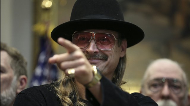 Kid Rock pays off layaway for 350 at Nashville Walmart. bit.ly/2Sz8XzX https://t.co/BRulE3g9lr