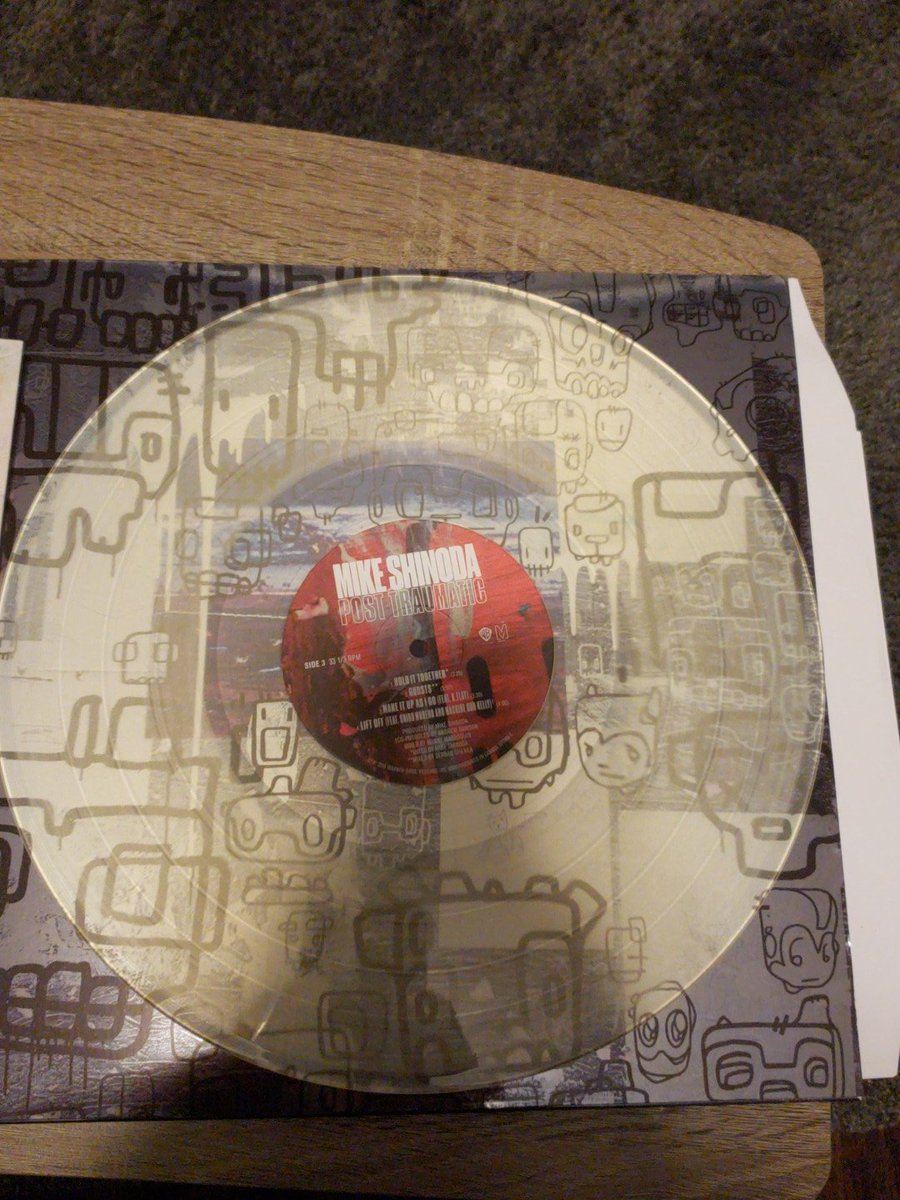 Dekogon's tweet photo. @mikeshinoda I got my Vinyl set and it's awesome! #posttraumatic https://t.co/0clU9eEwMz