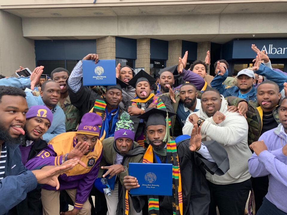 1 pic. Major S/O to my LB @AntonioJonesII and my Neos @BigDuke52 @Trulyblessed__2 & @_DO_2much for walking across that stage today. #Quesdograduate #morethanboots https://t.co/RhExPbkza3