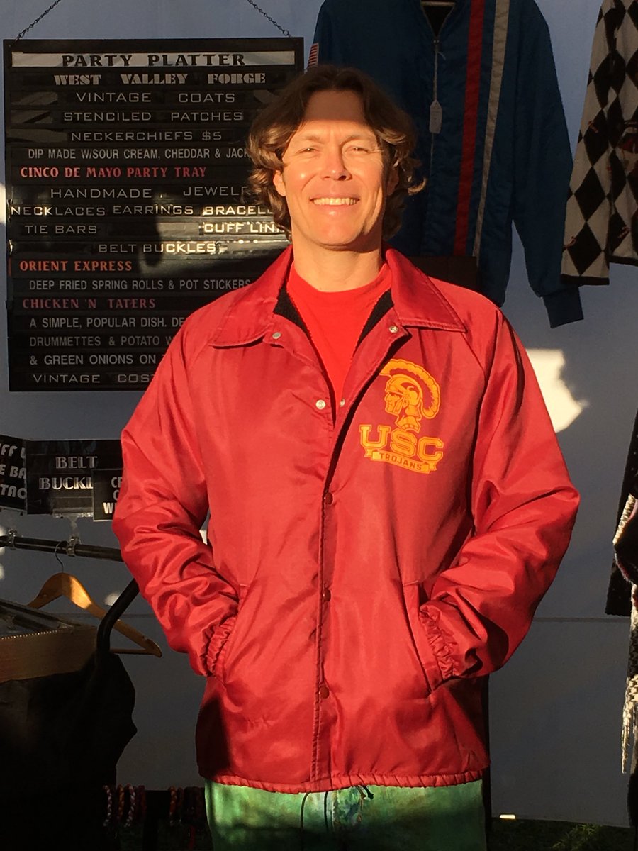 WestValleyForge's tweet photo. Reppin’ #USC with vintage style @artistsandfleas #vintage https://t.co/pFnkhUbGOI #afinla #artistsandfleas #afmaker #universityofsoutherncalifornia #mensfashion #california #losangeles #la #1960s #1970s #60s #70s https://t.co/VRWnnGZpwb