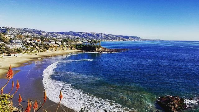 LagunaBeachComm's tweet photo. 🎶🎵🎤🎸🎸 Sitting at #crescentbay
Have an amazing weekend everybody!
🌴😍🌊🌊🌊
#lagunabeachcommunity #welcometolagunabeach #lifeinlagunabeach #lagunabeachcityguide https://t.co/XT3XukHWKX