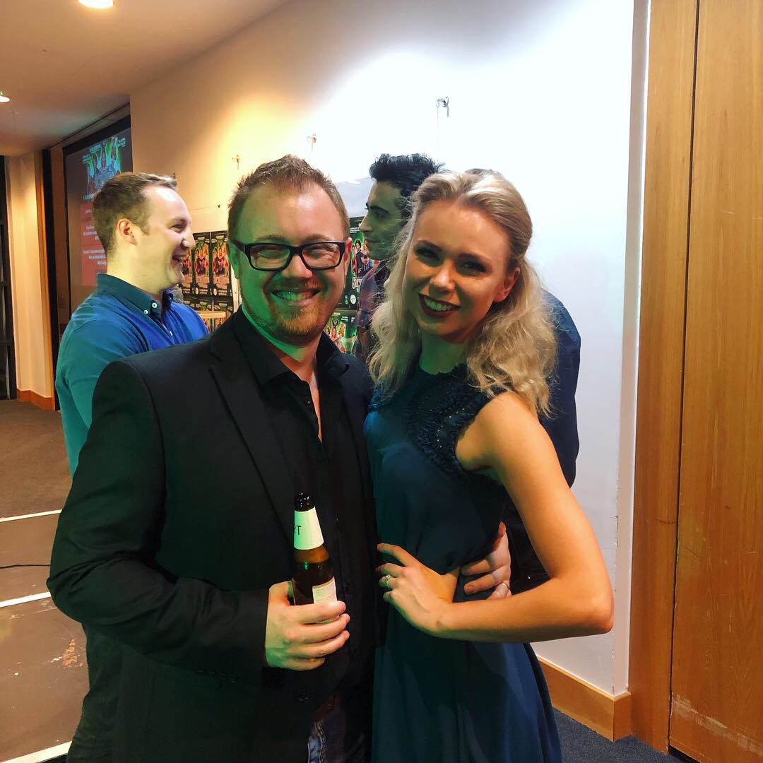 PRufey's tweet photo. AMAZING Press Night for Snow White! So proud of everyone involved! #grovetheatredunstable #panto #md #evolutionpantomimes https://t.co/e8IXddnoHq
