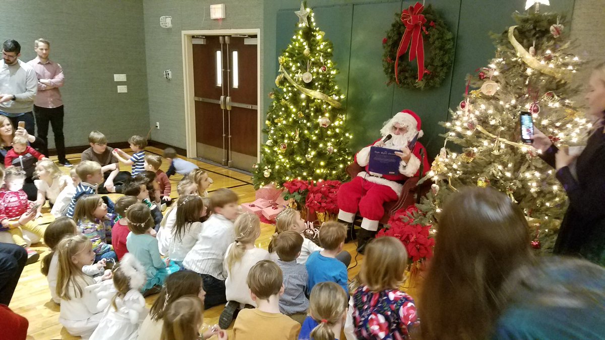 brianblackmore1's tweet photo. Me as Santa reading to the kids at the church Christmas pageant. https://t.co/aSBytUbN8R