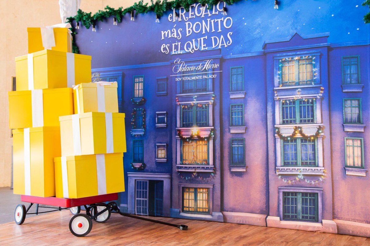 palaciohierro's tweet photo. Ven a nuestras tiendas de CDMX y área metropolitana este 8, 9, 15, 16, 22 y 23 de diciembre para conocer La Fábrica de los Deseos✨🎄, a los Duendes Palacio y cantar villancicos con el Coro Palacio🎶. Disfruta con nosotros una #NavidadTotalmentePalacio.💛 https://t.co/wqlDjdRRCa