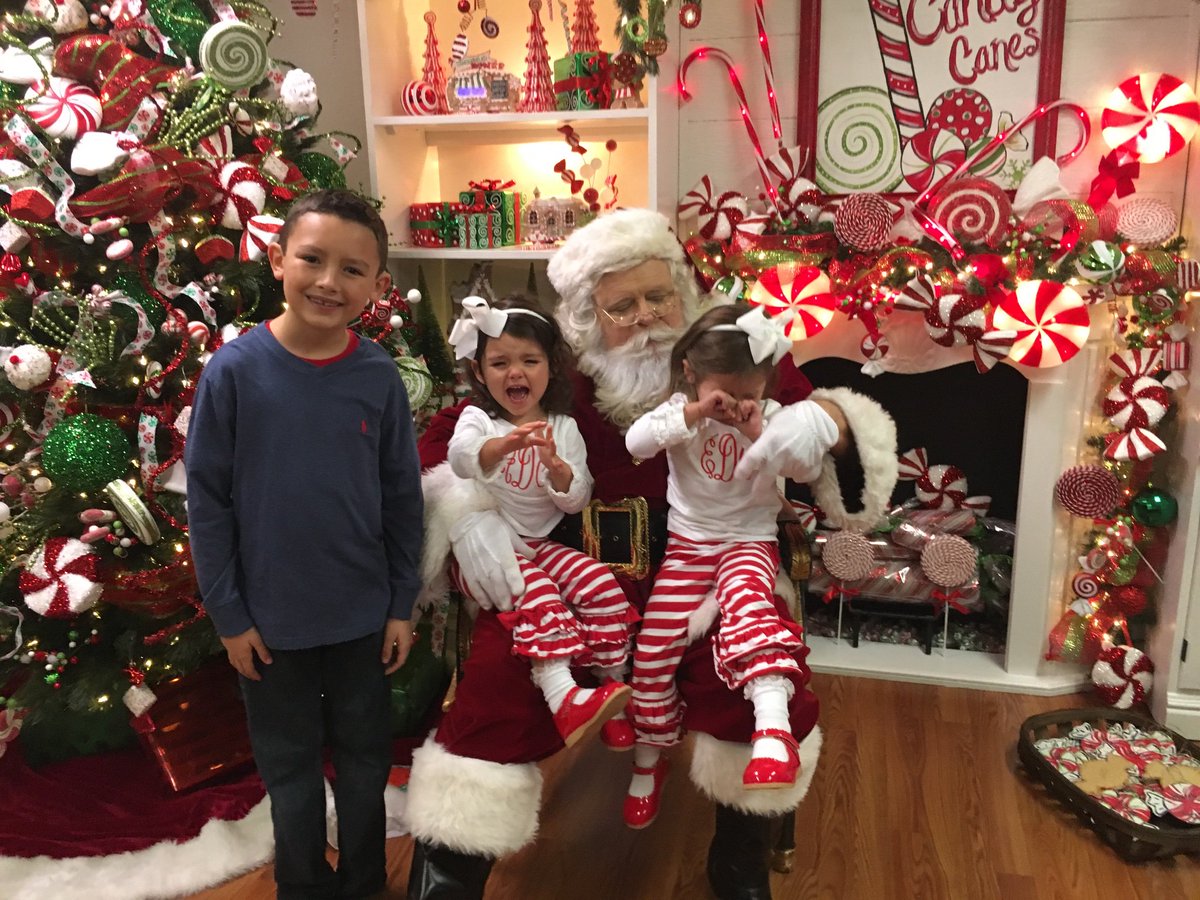 ashliodavis's tweet photo. Twins=Double the tears! Big bro was just smiling through it all lol #EllenRateMySantaPhoto @TheEllenShow https://t.co/NddZVO27GA
