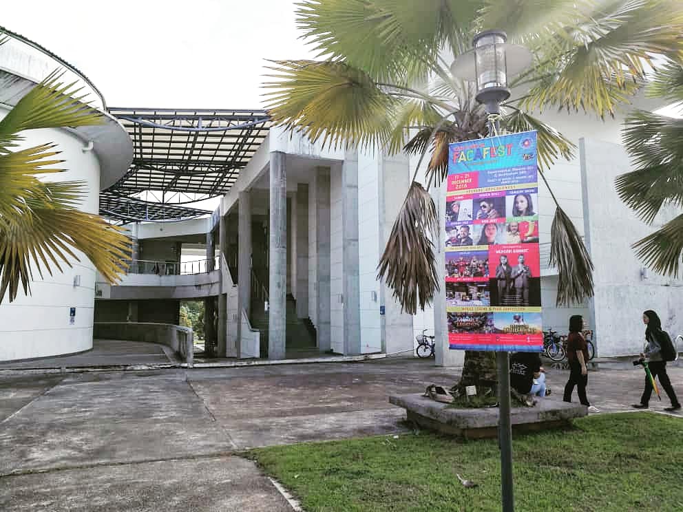 FFest2018's tweet photo. Guys, have you seen our facafest banting around the university recently? Yes, our event only 8 days left. 🔥Come and join us at 17th - 21st Dec! Ticket selling at Pavillion, FSGK, and college Cempaka:
➡ Film Mencari Rahmat
➡ Haqiem Rusli concert
➡ Wani Ardy persembahan puisi https://t.co/fQRudFw76l
