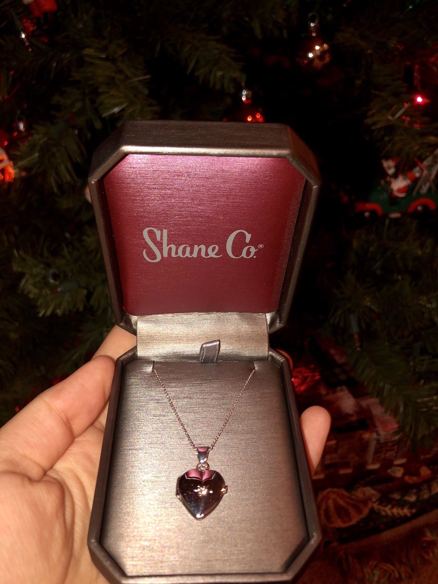 meghanbarger_8's tweet photo. Joe got me a locket with a diamond on the front and “J &amp; M” engraved on the back for our 1 year anniversary♥️ I’m so blessed to be in the loving relationship I’m in, I love you joe, happy one year😘 https://t.co/TKVOxedwNF