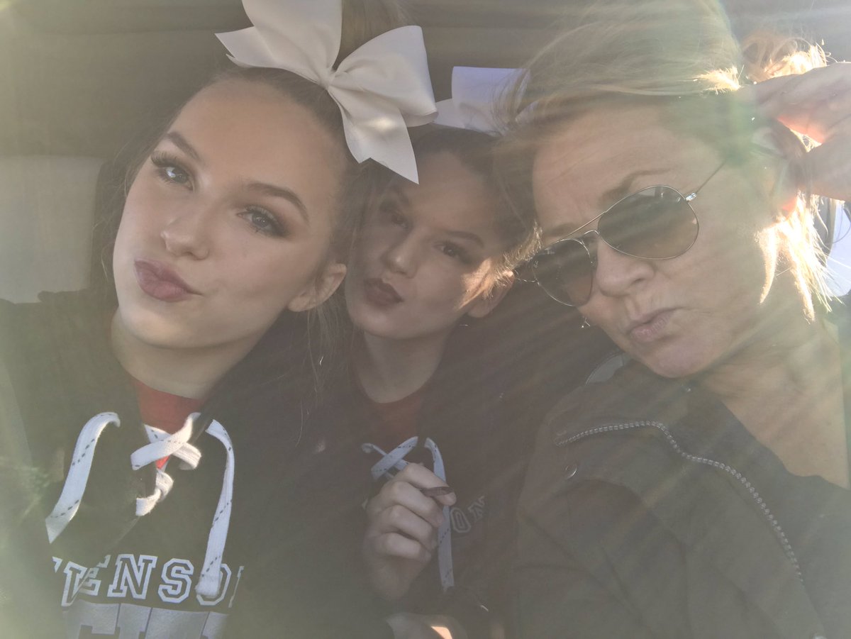 ckinfla's tweet image. 🎉When you’re the drop off bonusmom for @SHScheer321 &amp;amp; the girls say ‘we 3 are taking a #selfie’ YOU take the selfie!!! #mustearntwo #cheerlife #bewitched