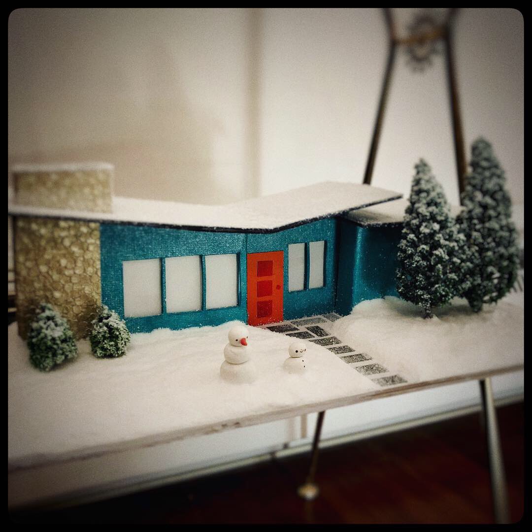 tweedlebop's tweet image. Finally built a @RetroRenovation #putzhouse ! In prep for Ms Y’s  #midcenturyputzhouse class tonight in Alameda #kitschmas #butterflyroof