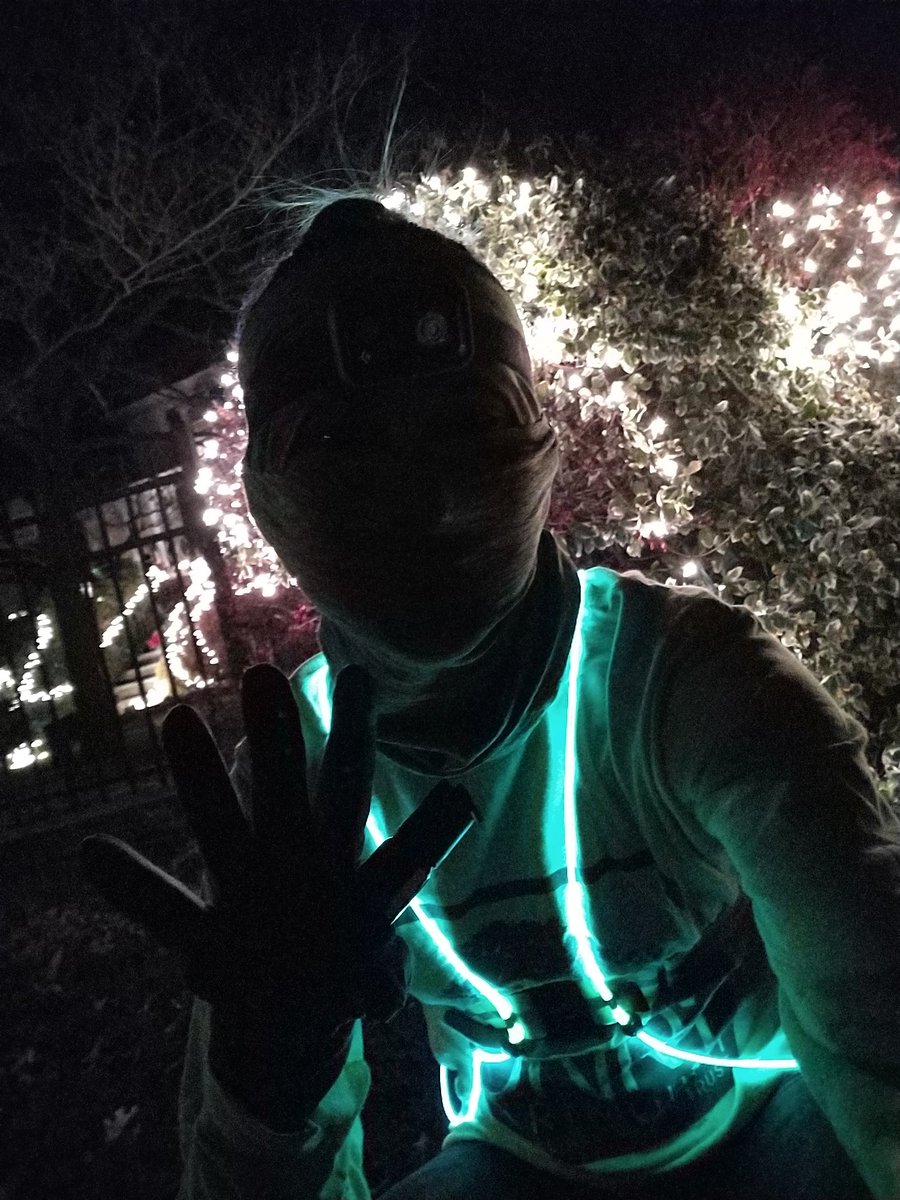 runnerantics's tweet image. 4.53 miles tonight feeling like a pro in all my new winter/night/safety gear 😎 #sabreBR #BuffBR #GiveGoodVibes #aftershokzBR #BibChat #bibravepro