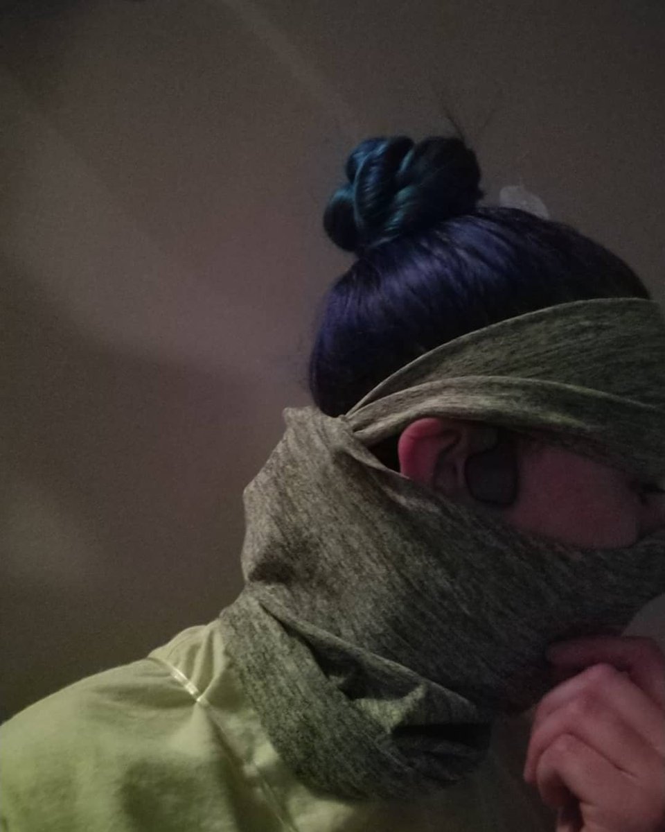 runnerantics's tweet image. 4.53 miles tonight feeling like a pro in all my new winter/night/safety gear 😎 #sabreBR #BuffBR #GiveGoodVibes #aftershokzBR #BibChat #bibravepro