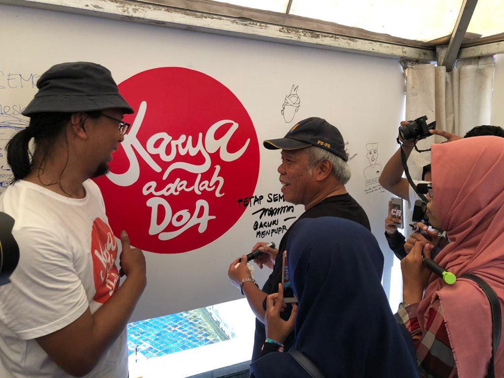 yogaadh's tweet photo. Tetap Semangat! Kita bikin rame!
#KADOdiSurabaya #KaryaAdalahDoa #MeFestID https://t.co/vXkqYA1ROu