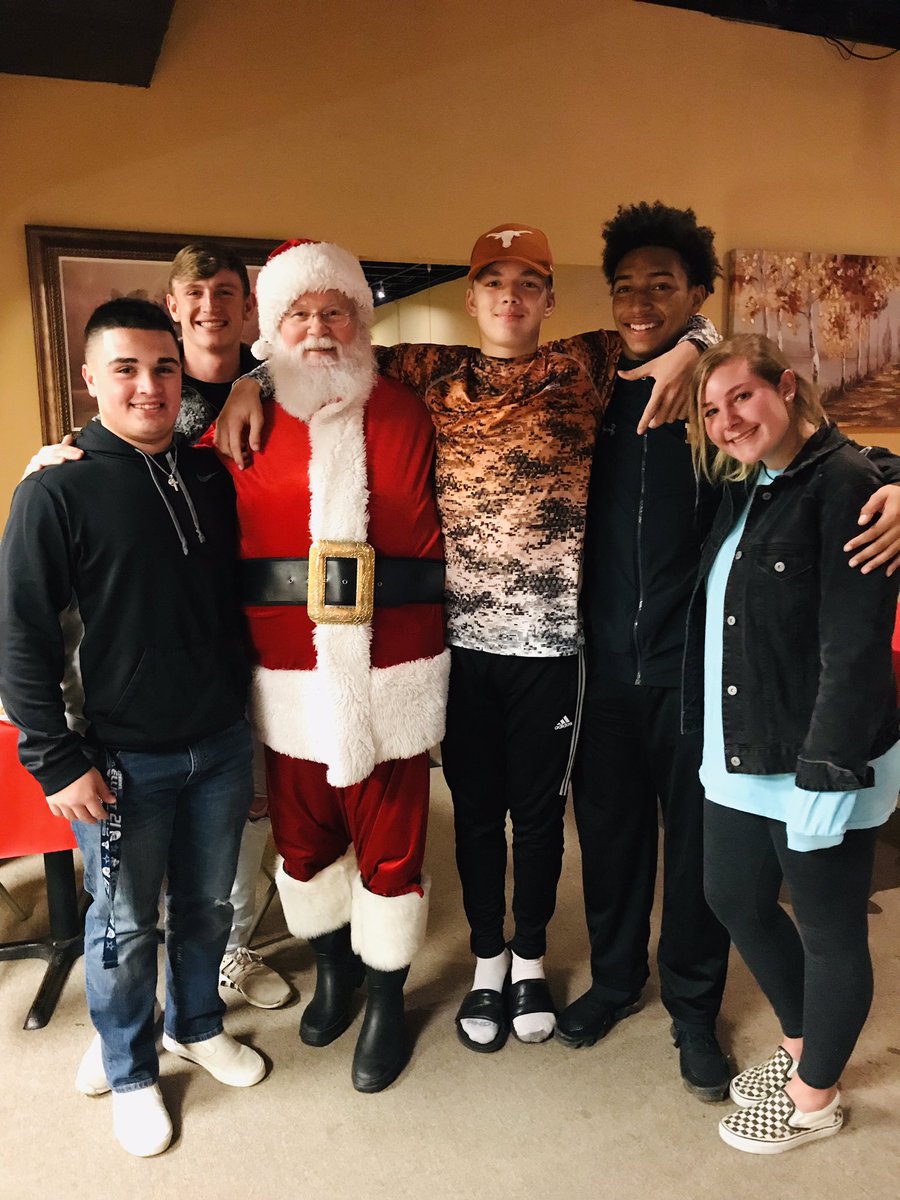MwilliamsJo's tweet photo. Santa is in McGregor!❤️ https://t.co/iDfY7Cm8oG
