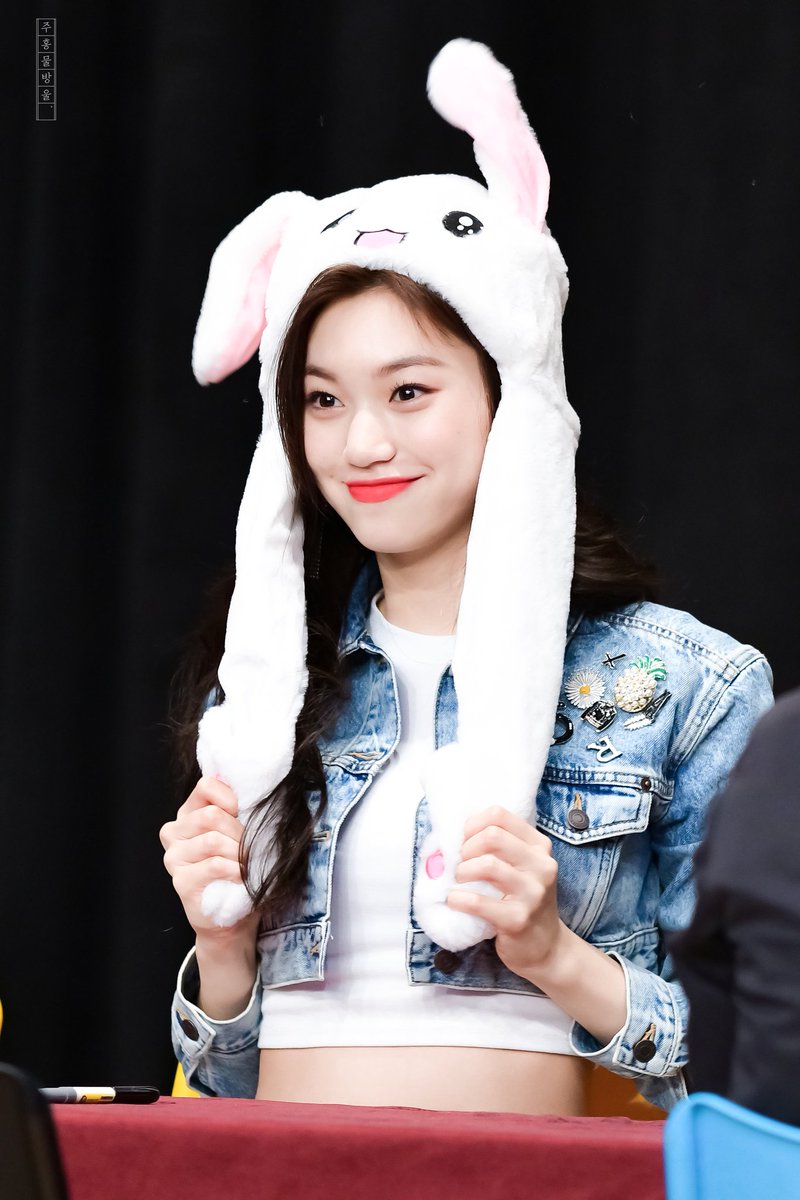 Tearofvermilion's tweet photo. 181125 부산 팬사인회

#아이오아이 #위키미키 #WekiMeki #김도연 #도연 #doyeon https://t.co/bU6rKoUala