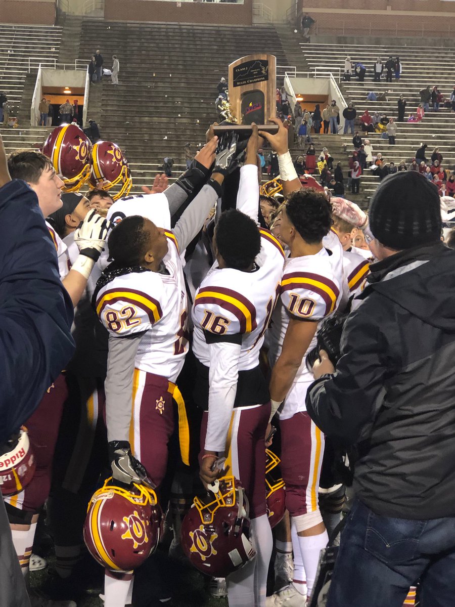 brian_woodson45's tweet photo. The Graham G-Men hoist the 2018 Class 2 state championship trophy. Defeated Goochland 31-9. https://t.co/frUE6AOXT2